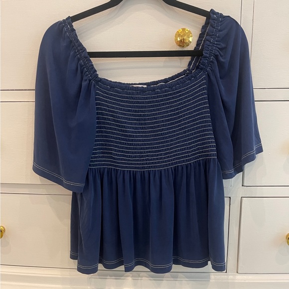 NEW, Boho Chic, Navy Smocked Short Sleeve, Flowy Top, Size Large - Picture 3 of 3